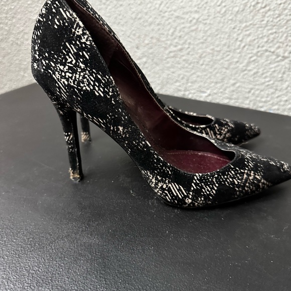 BCBG black and white heels. Size 8.5 - Picture 2 of 4